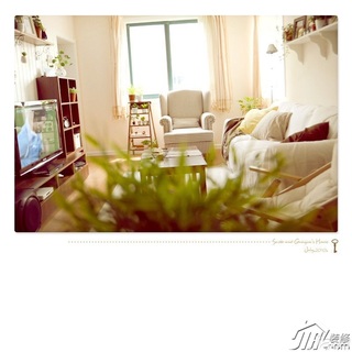 日式风格公寓温馨经济型客厅沙发图片