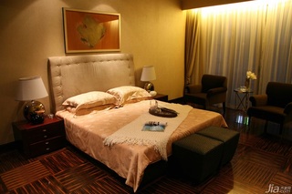 简约风格二居室大气暖色调豪华型卧室床图片