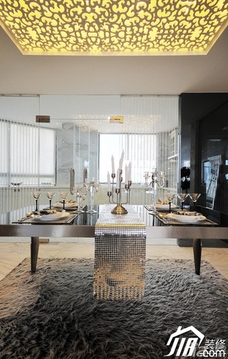 欧式风格四房大气白色富裕型餐厅餐桌图片