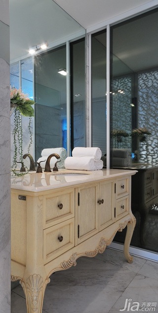 欧式风格四房大气白色富裕型浴室柜图片