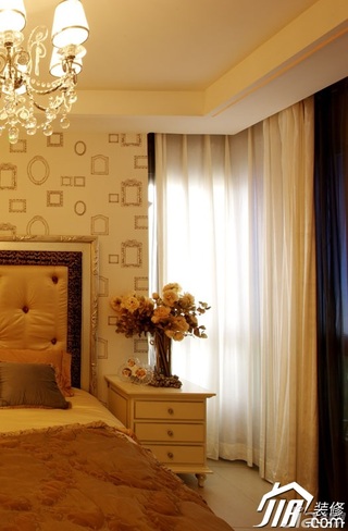 新古典风格二居室稳重原木色豪华型卧室床效果图