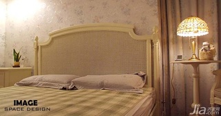 欧式风格二居室浪漫富裕型卧室床头柜图片