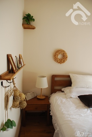 简约风格小户型小清新白色经济型60平米卧室床效果图