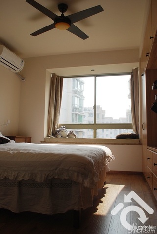 简约风格小户型小清新白色经济型60平米卧室床图片