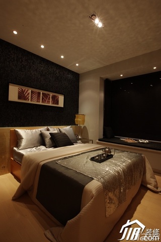 混搭风格三居室大气暖色调富裕型80平米卧室床效果图