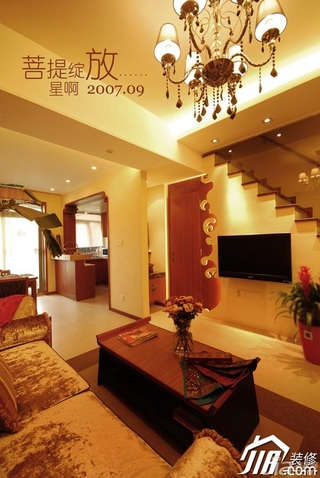 东南亚风格别墅富裕型客厅楼梯沙发图片