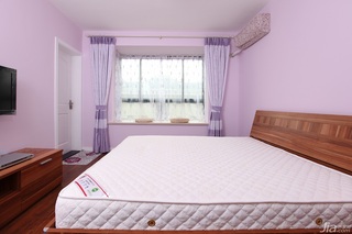 一居室温馨白色富裕型50平米卧室床图片