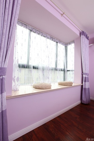 一居室温馨白色富裕型50平米飘窗窗帘效果图