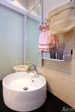 一居室温馨白色富裕型50平米卫生间洗手台图片