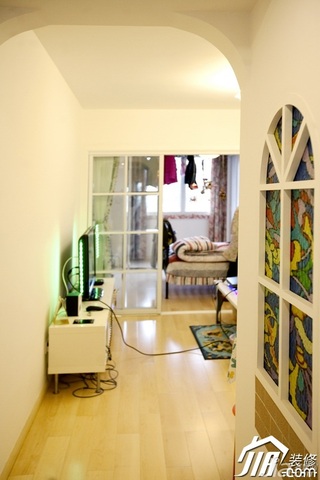 地中海风格二居室时尚白色富裕型卧室隔断电视柜图片