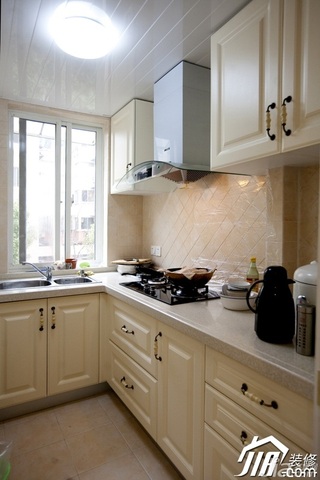 地中海风格二居室时尚白色富裕型厨房橱柜安装图