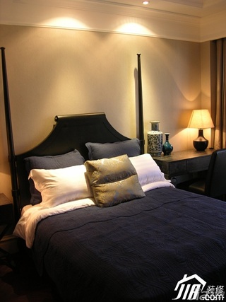混搭风格三居室舒适富裕型卧室床效果图