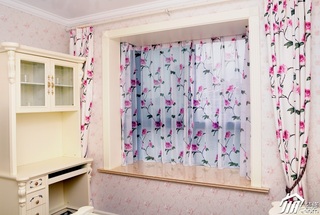 新古典风格公寓古典原木色豪华型卧室飘窗窗帘效果图