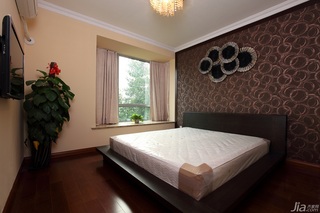 宜家风格二居室稳重原木色豪华型卧室飘窗床效果图