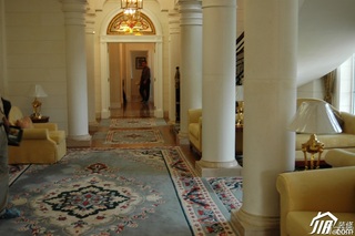 欧式风格别墅奢华白色富裕型客厅过道沙发图片