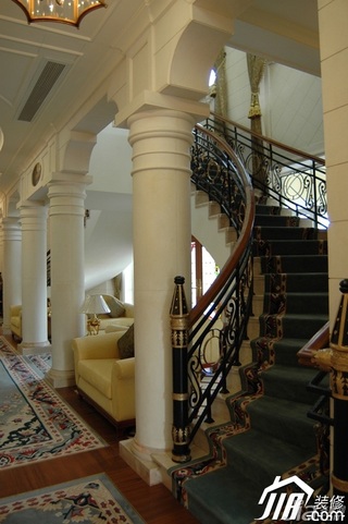 欧式风格别墅奢华白色富裕型楼梯罗马柱图片