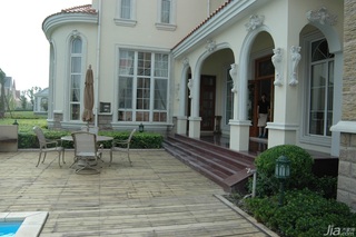 欧式风格别墅奢华白色富裕型庭院效果图