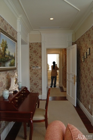 欧式风格别墅奢华白色富裕型过道壁纸效果图