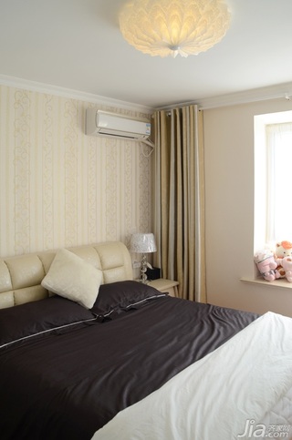 简约风格公寓舒适富裕型卧室床效果图