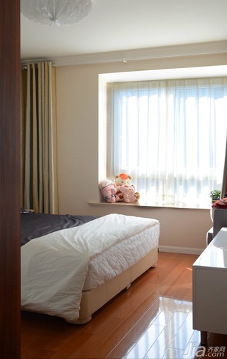 简约风格公寓富裕型卧室飘窗床效果图