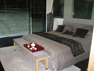 混搭风格别墅灰色富裕型卧室床图片