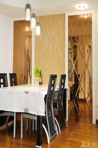 二居室时尚白色富裕型餐厅餐桌效果图