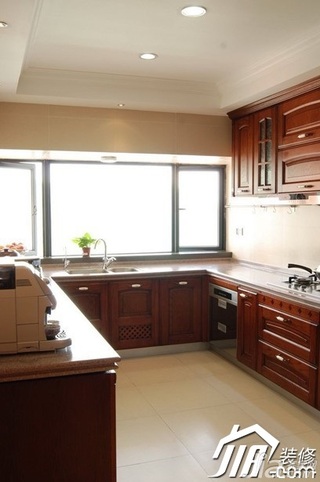 混搭风格公寓温馨原木色豪华型120平米厨房橱柜效果图
