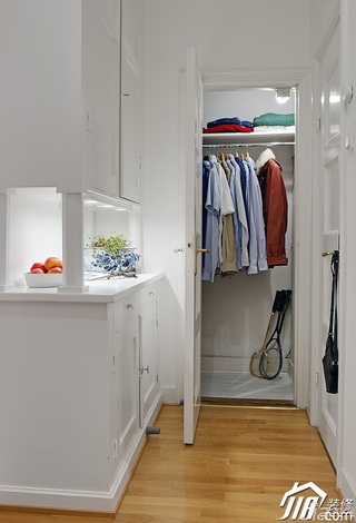 公寓简洁白色经济型90平米衣帽间效果图