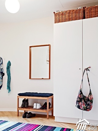 北欧风格公寓简洁白色经济型80平米玄关衣柜安装图