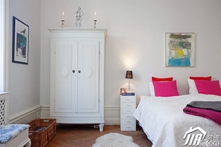 北欧风格二居室白色经济型卧室衣柜设计