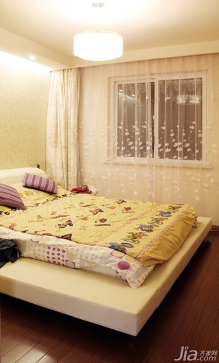 简约风格公寓温馨原木色富裕型卧室装修图片