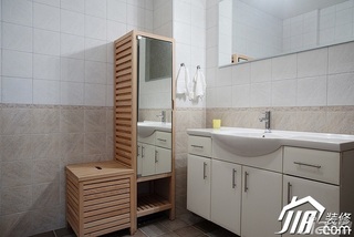 北欧风格公寓经济型卫生间洗手台效果图