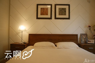 北欧风格三居室富裕型卧室卧室背景墙灯具图片