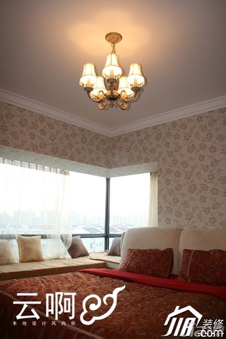 美式乡村风格三居室富裕型卧室飘窗床效果图