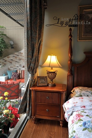 美式乡村风格别墅奢华原木色豪华型140平米以上卧室床头柜图片
