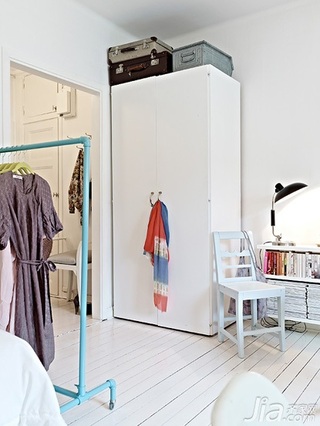 北欧风格小户型白色经济型卧室衣柜效果图