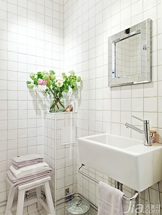 北欧风格小户型白色经济型卫生间洗手台图片