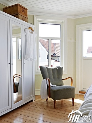 北欧风格别墅简洁白色富裕型卧室衣柜设计图