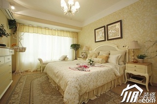欧式风格公寓温馨白色富裕型卧室卧室背景墙灯具图片