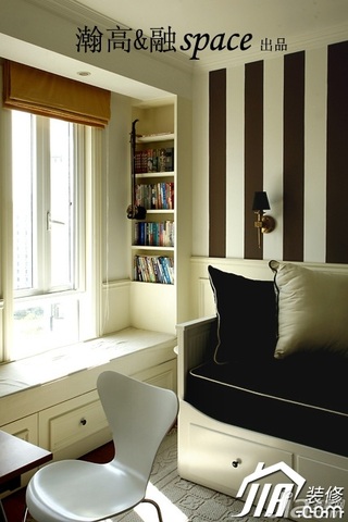 简约风格复式大气白色富裕型客厅地台沙发图片