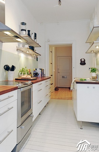 北欧风格公寓简洁经济型厨房橱柜设计