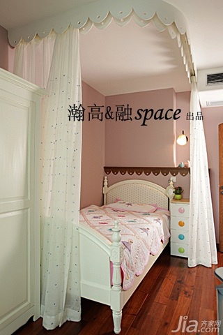 宜家风格二居室温馨原木色富裕型卧室床图片
