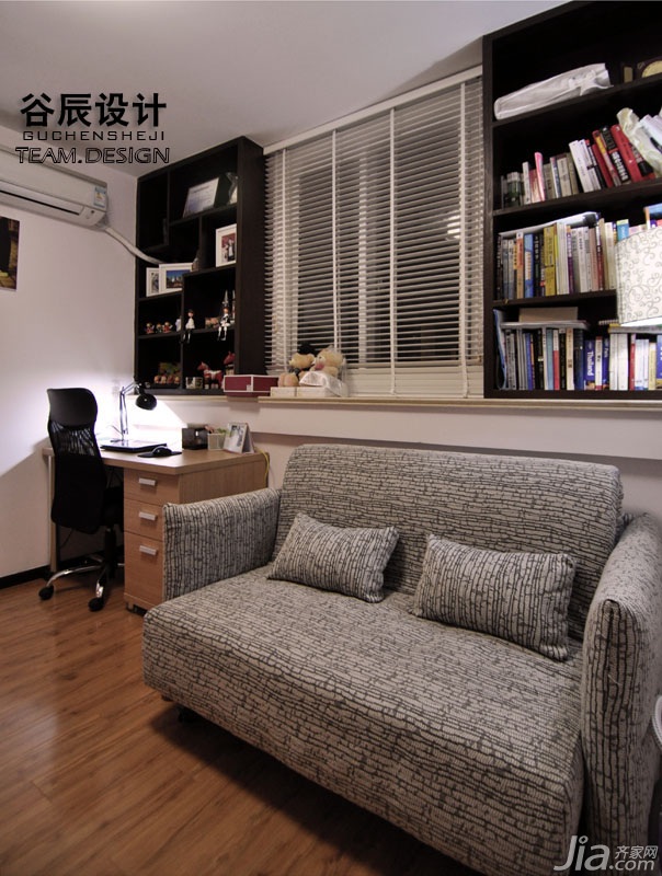 温馨,暖色调装修,公寓装修,富裕型装修,简约风格,书房,书桌,书架,沙发