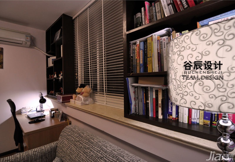 温馨,暖色调装修,公寓装修,富裕型装修,简约风格,书房,书桌,书架,灯具