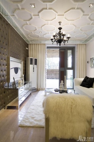 欧式风格公寓富裕型客厅吊顶沙发图片