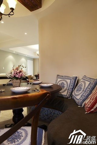 地中海风格二居室舒适富裕型餐厅餐桌效果图