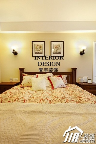 美式风格公寓经济型卧室床效果图