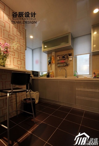 简欧风格公寓时尚咖啡色富裕型厨房吧台橱柜婚房家居图片