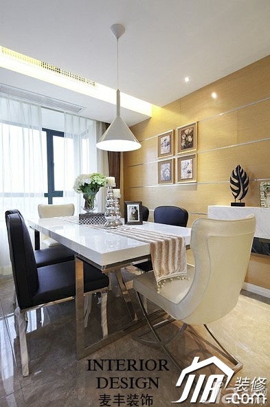 复式装修,富裕型装修,简约风格,餐厅,餐桌,灯具,装饰画,窗帘