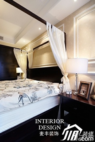 美式风格公寓富裕型卧室床图片